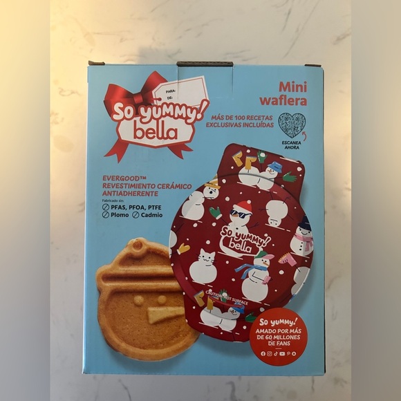 So Yummy by bella Mini Waffle Maker Snowman: Nonstick, limited edition- NWT - Picture 5 of 8